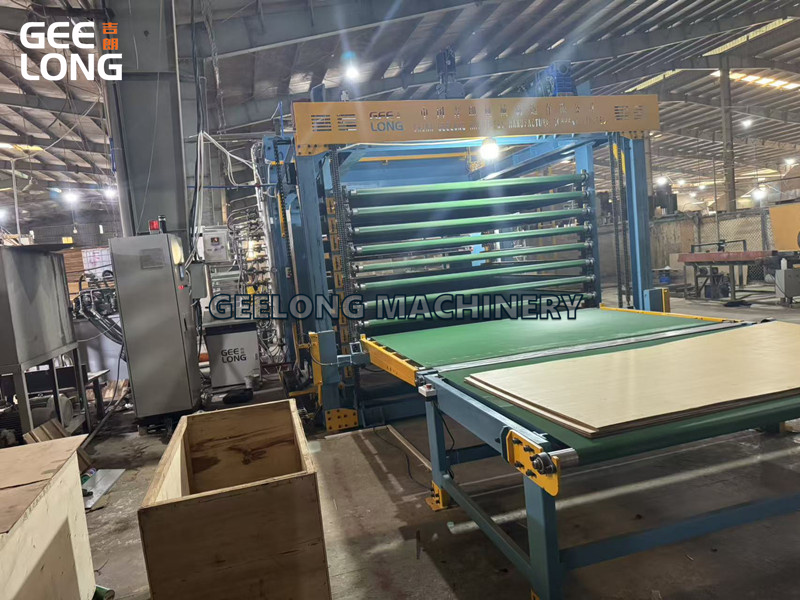 Automatic-film-faced-plywood-laminate-hot-pressing-line-machine (5)