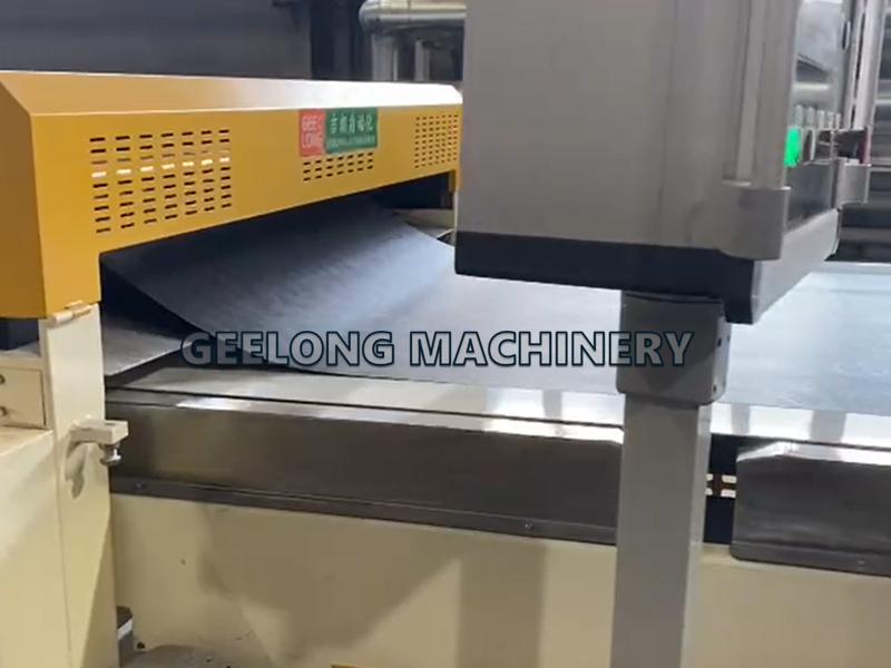 geelong-phenolic-film-cutting-machine-roll-to-sheet-machine (2)