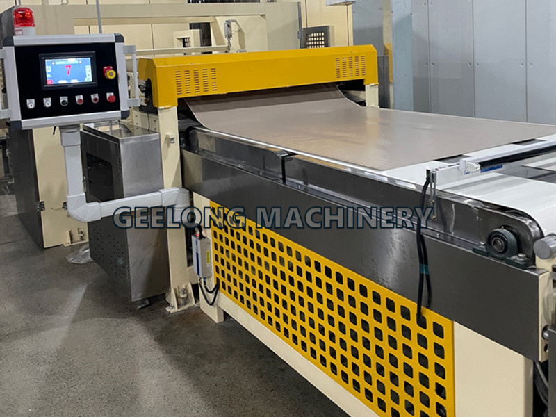geelong-phenolic-film-cutting-machine-roll-to-sheet-machine (1)